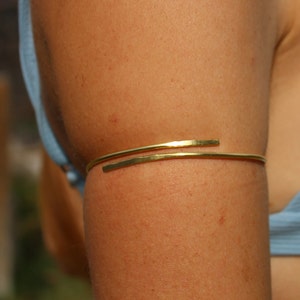 Shiny Yellow Brass Minimalist Arm Cuff, Gold Colored Adjustable Arm Band, Simple Arm Bracelets Or Bangles, Lightweight Body Jewelry