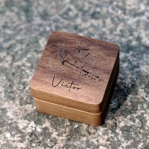 Personalized guitar man guitar pick holder, pick box, Custom guitar pick case with engraving and inlay, Guitar Pick Kit, Birthday Gift