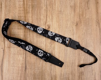 Gepersonaliseerde Skull en Paisley ukelele schouderband met leren uiteinden, afstudeercadeau