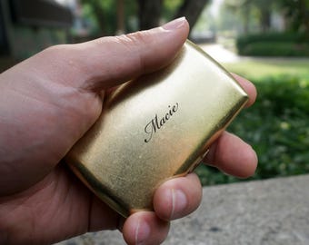 Estuche para cigarrillos de latón grabado personalizado para artículos de 12 x 85 mm, estilo minimalista.
