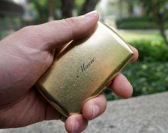 Estuche para cigarrillos de latón grabado personalizado para artículos de 12 x 85 mm, estilo minimalista.