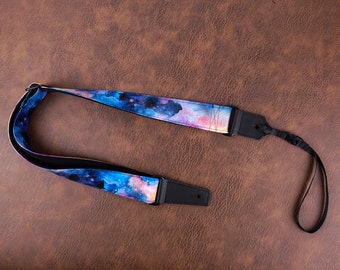 Correia de ukulele personalizada com flores e pontas de couro