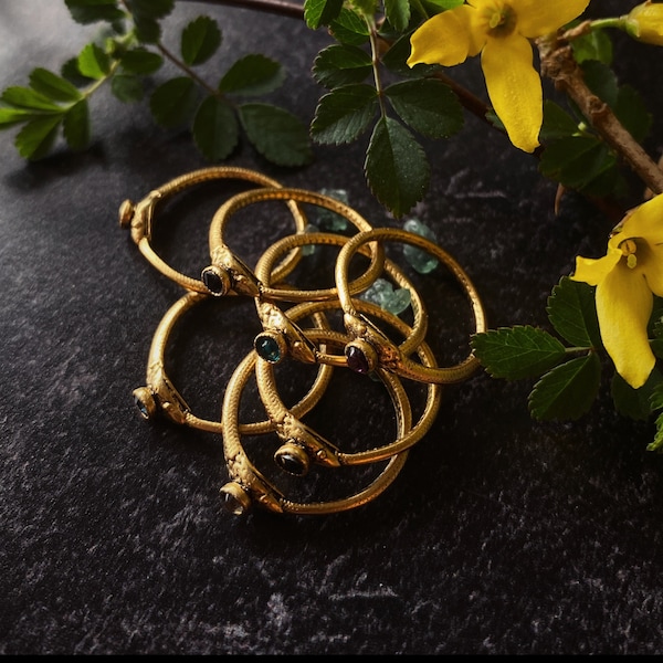 Infinite Ouroboros Stacker Rings