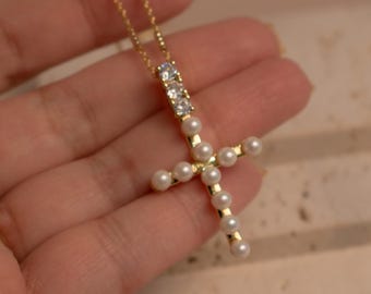 Collar con cruz de oro para mujer / Colgante de cruz con perlas / Collar religioso delicado / Regalo de joyería cristiana / Joyería religiosa
