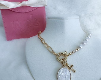 Mother of pearl Miraculous medal, Virgin Mary necklace, religious jewelry, catholic necklace, pearl beaded necklace, scapular medal