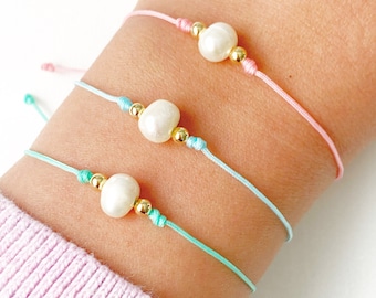 Delicada pulsera de perlas de agua dulce: pulsera minimalista ajustable de perlas, pulsera de perlas doradas, pulsera de hilo delicado, regalo para dama de honor.