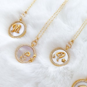 Collar con inicial de nácar, joyería personalizada, collar con letras, collar con monograma, collar con alfabeto, dije con inicial, letra personalizada