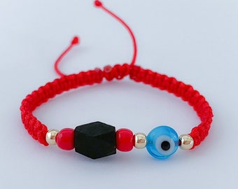 Evil eye baby bracelet, red string baby bracelet, baby protection amulet, baby shower gift, newborn gift, azabache, jet stone, mal de ojo