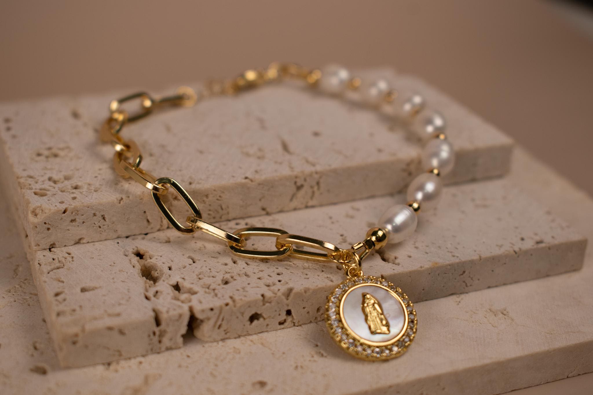 Fresh water Pearl Guadalupe bracelet, Virgen de Guadalupe bracelet, Guadalupe, Virgin Mary bracelet, catholic bracelet, Mexican jewelry