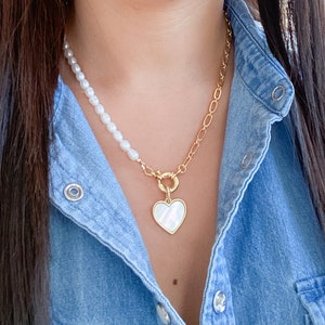 Mother of pearl heart necklace, pearl heart necklace, coquette necklace, heart jewelry, love necklace, pearl beaded necklace, Corazon nacar