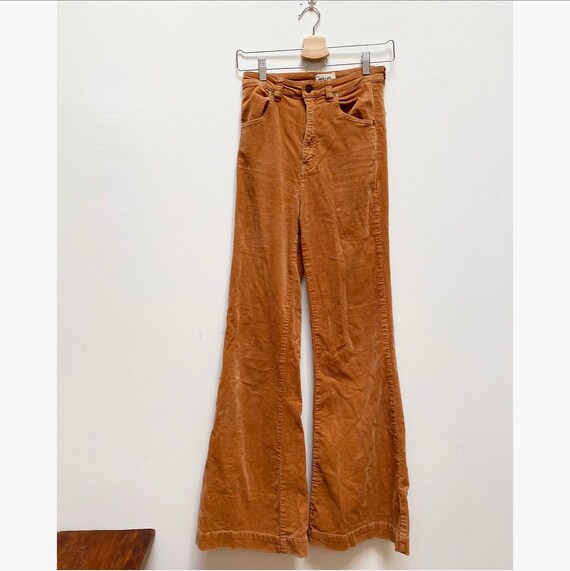 Rolla’s East Coast Flare Jean - Tan Corduroy