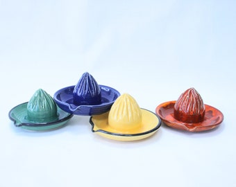 Lemon squeezer various. Colours