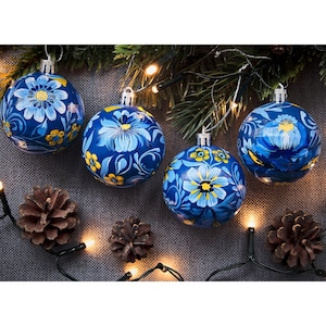 Gift for mom, Hand painted Ukrainian ornament set of 4/6/8 pcs, Baubles ornaments with Petrykivka painting, Unique flower Christmas ornament
