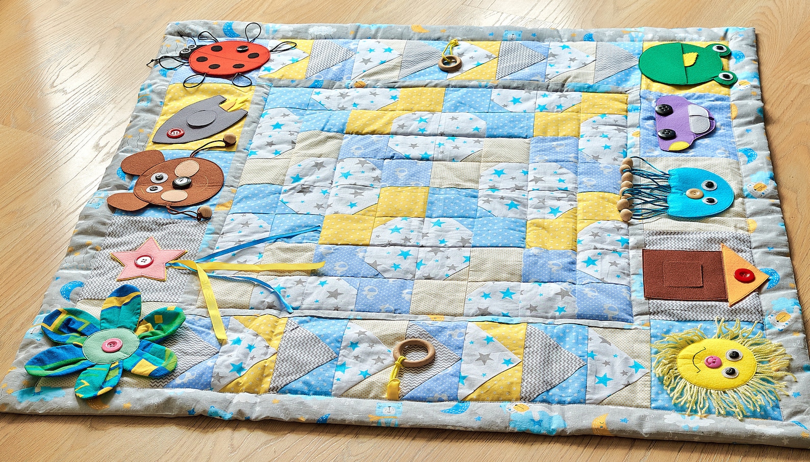 Quilted patchwork baby blanket Quilted baby play mat with felt Etsy