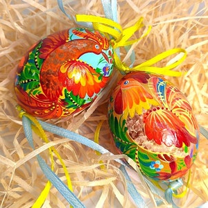 Ukrainische hängende Pysanky Set mit Petrykivka Malerei, Handbemalte Holzverzierung, Personalisierte Ostereier, Vogeldekor