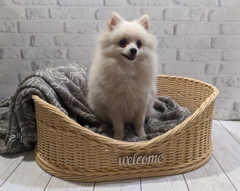 Dog and cat bed, wicker dog bed, small dog basket, pet bed, pet basket made of natural material, any size and color