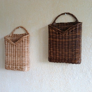 Brown Woven Door Basket - Flower Holder & Customizable House Number Tag - Compact and Elegant Door Decoration\Christmas basket