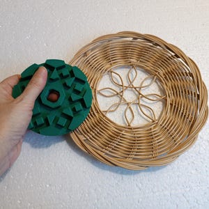 Plastic basket weaving form, perfect for rattan, paper, or jute projects. Combine multiple forms to create your own custom crafting kit!