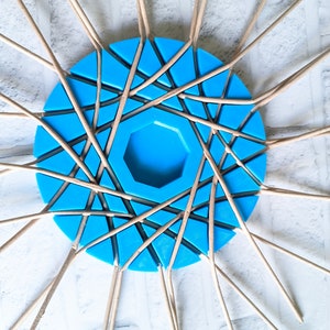 Plastic basket weaving form, rattan construction method, rattan pattern reference guide