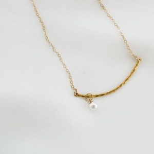Gehämmerte Bar Halskette, Perlenkette, 18k Gold Vermeil, handgemachter Schmuck, 14k Gold, Perle, Weihnachten, Muttertag, Weihnachtsgeschenk