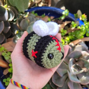 ZomBee crochet