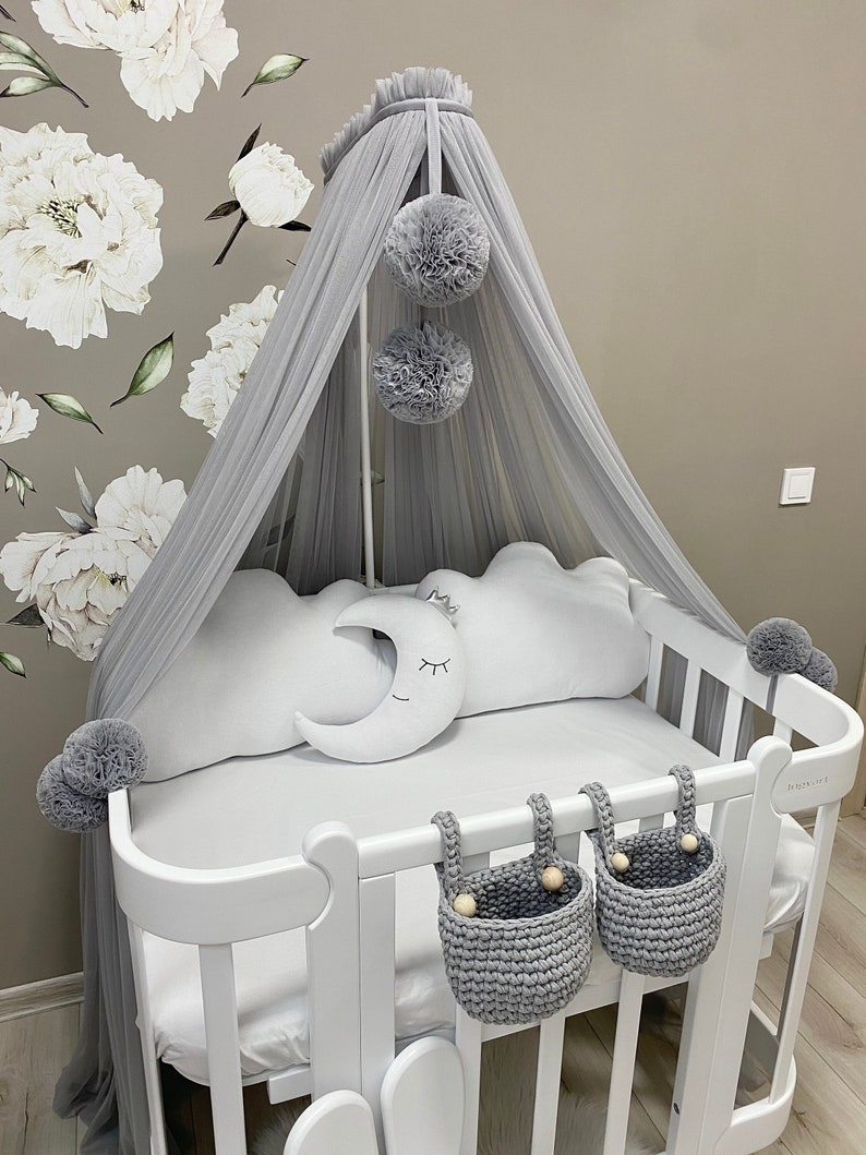 Grå grafitfärgad babybaldakin, specialanpassad baldakin, barnkammare, spjälsängshimlen, sänghimlen för barn, pom-pom-himlen, myggnät bild 1