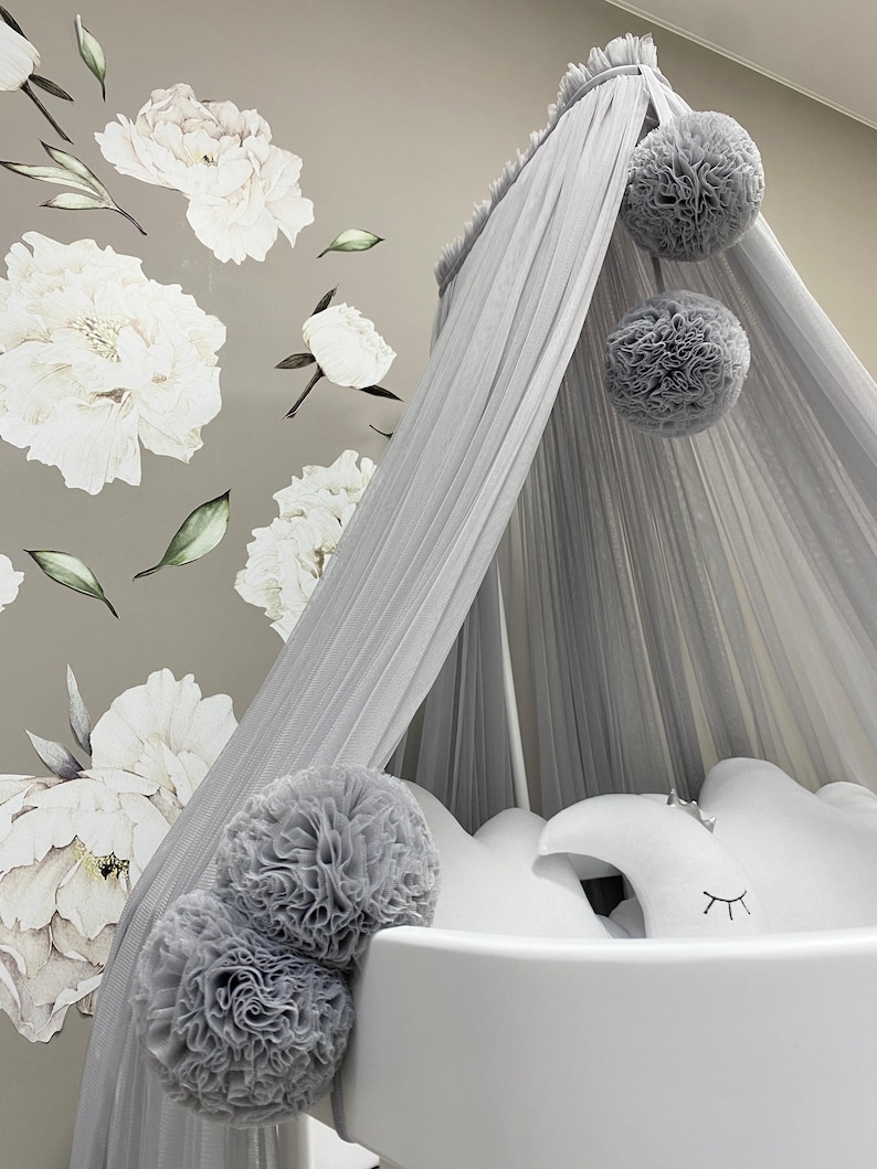 Grå grafitfärgad babybaldakin, specialanpassad baldakin, barnkammare, spjälsängshimlen, sänghimlen för barn, pom-pom-himlen, myggnät bild 4