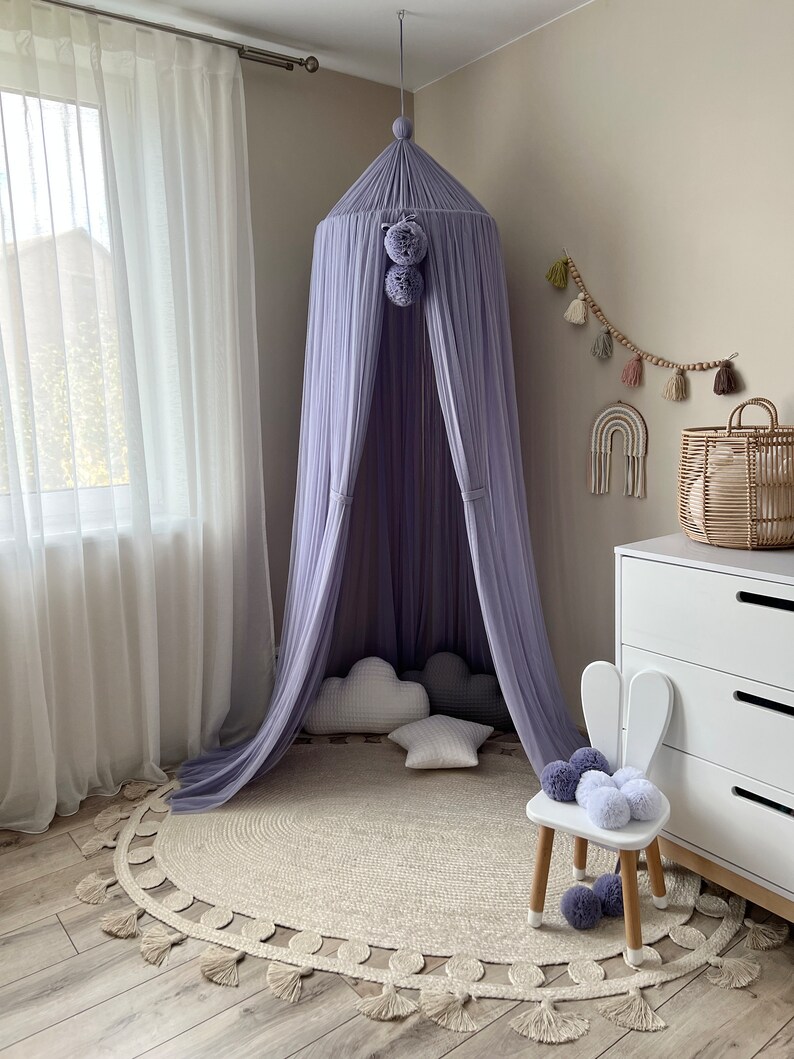 Canopy with 2 pompoms