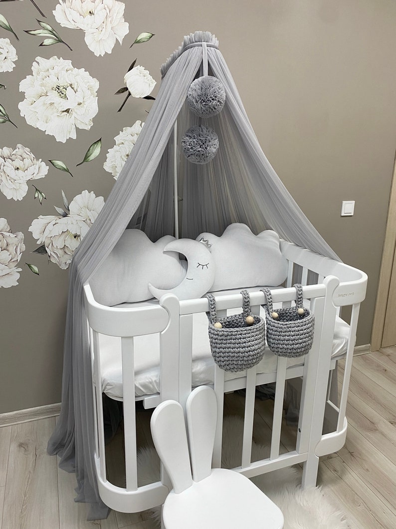 Grå grafitfärgad babybaldakin, specialanpassad baldakin, barnkammare, spjälsängshimlen, sänghimlen för barn, pom-pom-himlen, myggnät bild 5