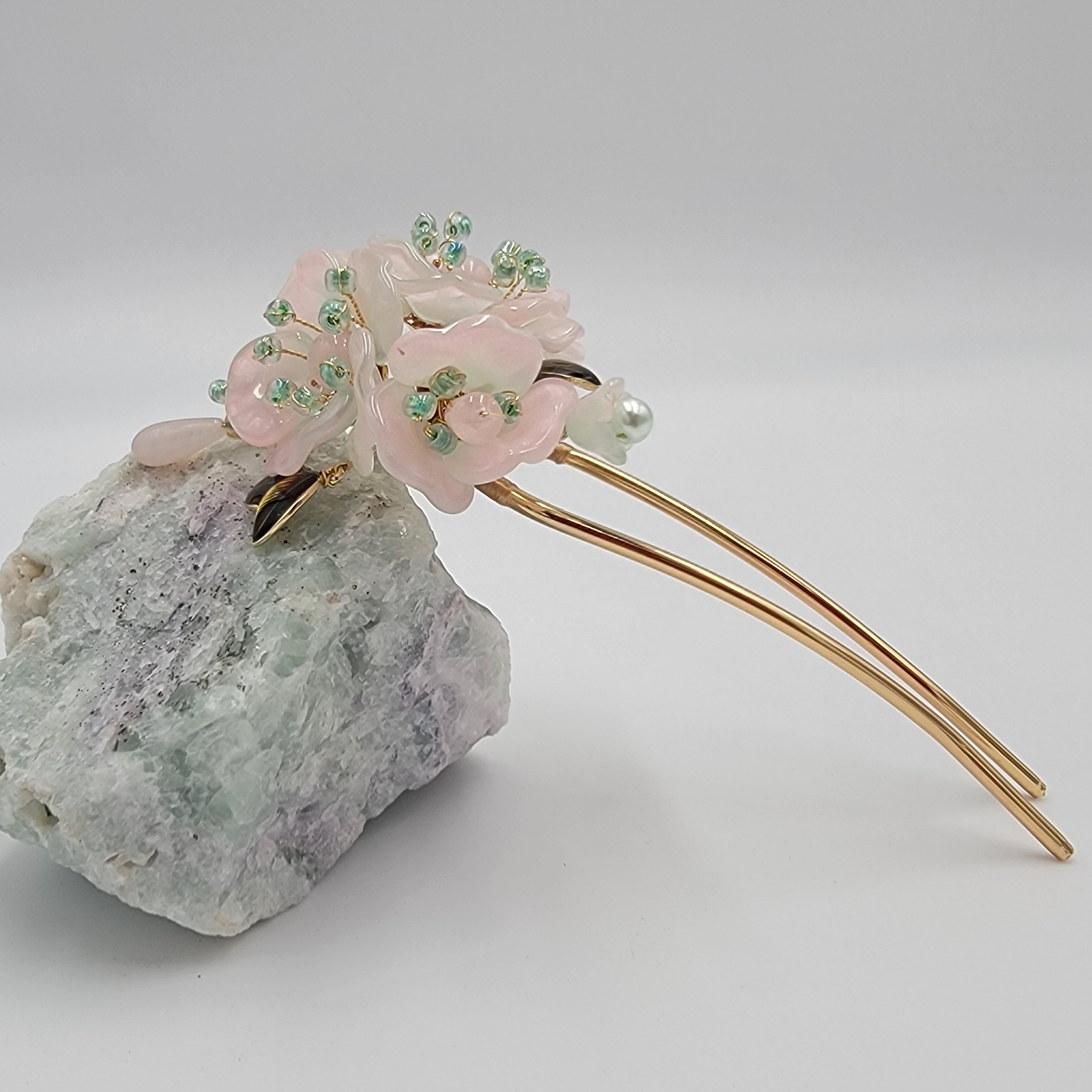 Handmade Glass Flower Hair Pin, Hand Beaded With Rose Quartz  display picture 1