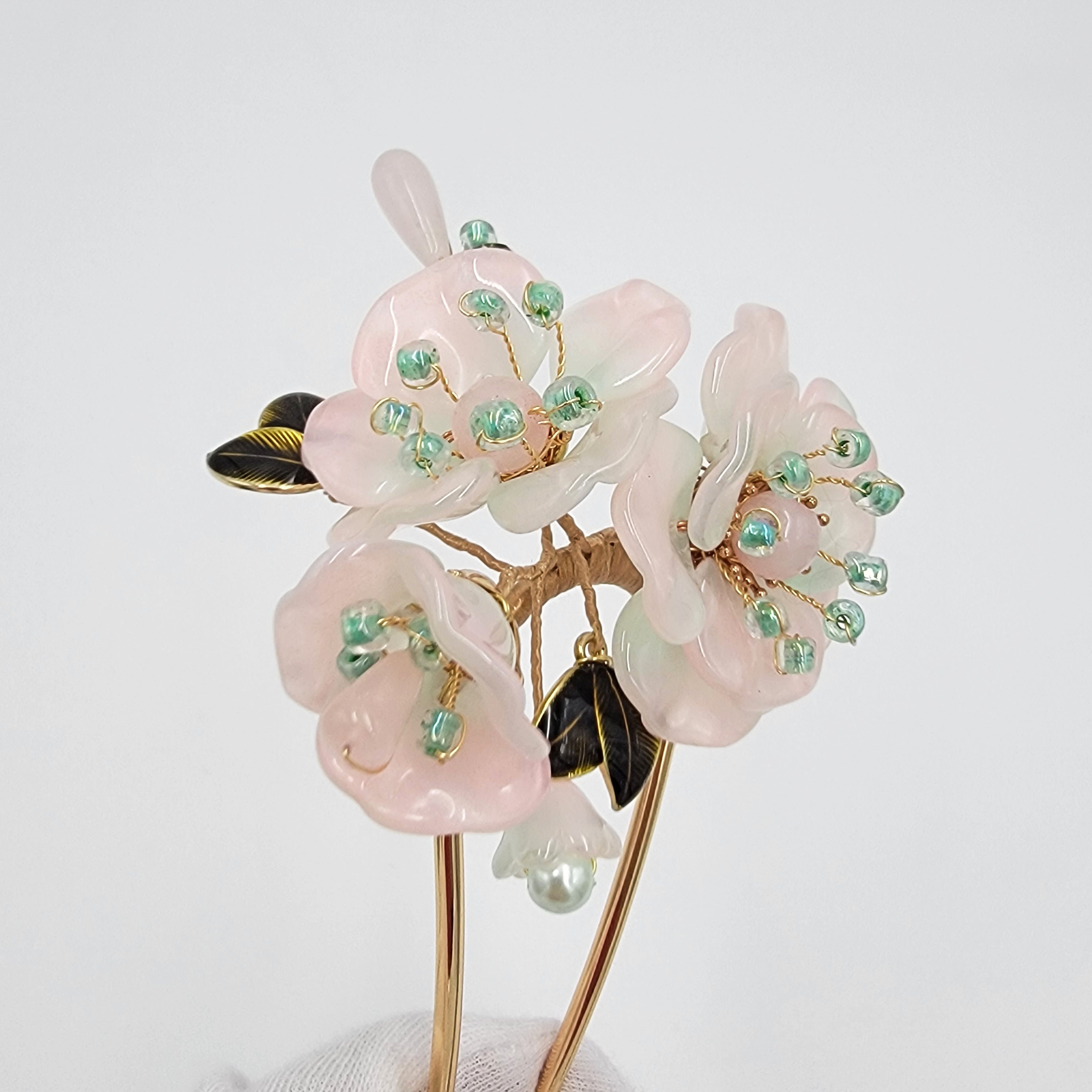 Handmade Glass Flower Hair Pin, Hand Beaded With Rose Quartz  display picture 2