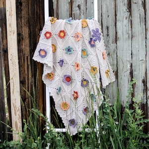 Crochet PATTERN & VIDEO / Crochet Flower Blanket / 3D Flower Motifs Squares / Patchwork Afghan / Gathered Garden Blanket Pattern E-book PDF