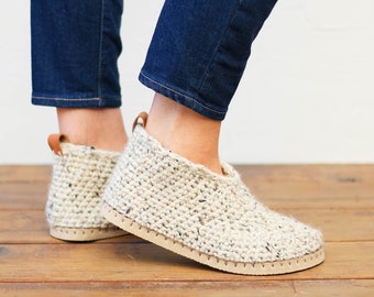 Crochet Pattern / Slippers With Flip Flop Soles / Crochet Winter Slippers / House Shoes / Women's Crochet Chukka Slippers Pattern PDF