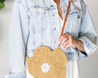 Crochet Pattern / Yellow Flower Purse / Daisy Flower Bag / Quick Crochet Project / Dainty Daisy Purse Pattern PDF
