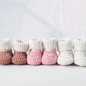 Crochet Pattern / Crochet Baby Booties / Baby Ugg Boots / Stay-on Infant Booties / Easy Newborn Socks / Itty Bitty Baby Booties Pattern PDF