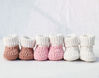 Crochet Pattern / Crochet Baby Booties / Baby Ugg Boots / Stay-on Infant Booties / Easy Newborn Socks / Itty Bitty Baby Booties Pattern PDF