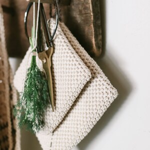 Crochet Pattern / Crochet Potholder / Farmhouse Decor / Crochet Hot Pad / Trivet / Gift Idea / Thermal Stitch/ Casita Potholder Pattern PDF image 5