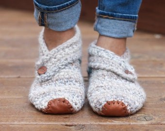 Crochet Pattern / Beginner Crochet Slippers with Leather Soles / Warm Crochet Slippers / House Shoes / Sunday Slippers Crochet Pattern PDF