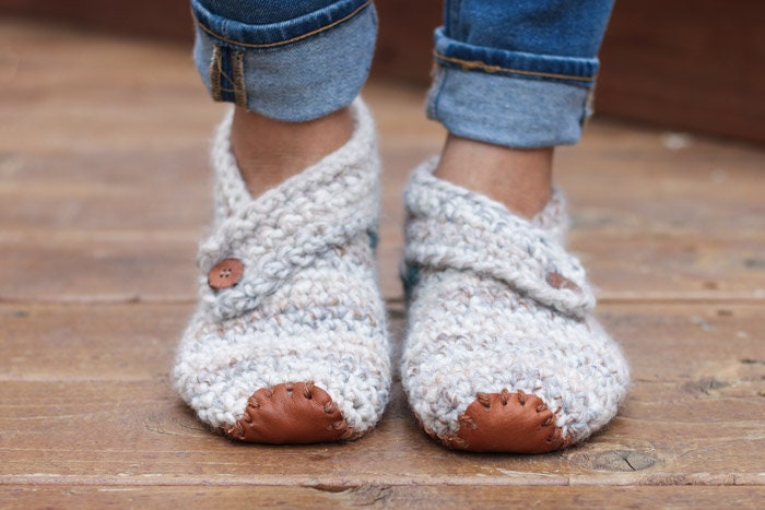Crochet Pattern / Beginner Crochet Slippers with Leather Soles / Warm…
