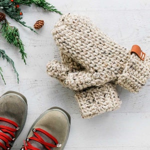 Crochet Pattern / Chunky Crochet Mittens / Easy Mitten Pattern / Beginner Crochet Mittens / Gift Idea / 3 Hour Mittens Crochet Pattern PDF image 3