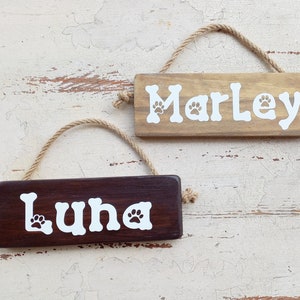 dog house sign in wood, dog name wood sign, personalized rustic pet sign, wall decor dog sign, dog owner gift, pet name sign