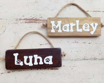 dog house sign in wood, dog name wood sign, personalized rustic pet sign, wall decor dog sign, dog owner gift, pet name sign