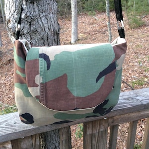 Repurposed unisex Military cross body bag handmade/vintage from  an army  duffel bag, adjustable strap, metal closure and pockets inside.