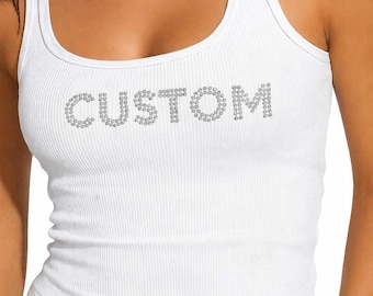Camiseta corta sin mangas con pedrería y texto personalizado
