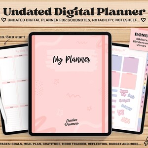 Pu&ograve; includere: Un planner digitale rosa e bianco con il testo "My Planner" e "Creative Dreamers". Il planner &egrave; sullo schermo di un tablet e include un layout settimanale, una sezione bonus con adesivi, divisori e copertine, e pagine extra per obiettivi, piani pasto, gratitudine, tracker dell'umore, riflessione, budget e altro ancora.