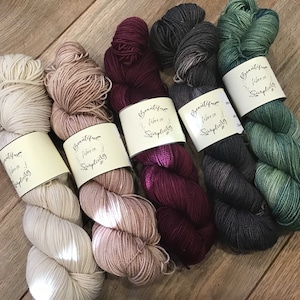 Sophisticated Chalet ~ Set of 5 Skiens of Squish me Fingering. Perfect for color work.