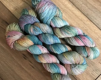 Zuckerwatte ~ Schöne handgefärbte SWMerino/ Nylon 400yds