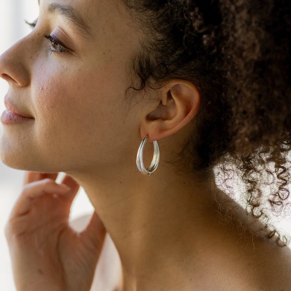 Silver Oval Hoops l Silver Oval Hoops l Large Light Weight Hoop Earrings l Silver Hoop Earrings l Medium Elegant Dainty Oval Hoops