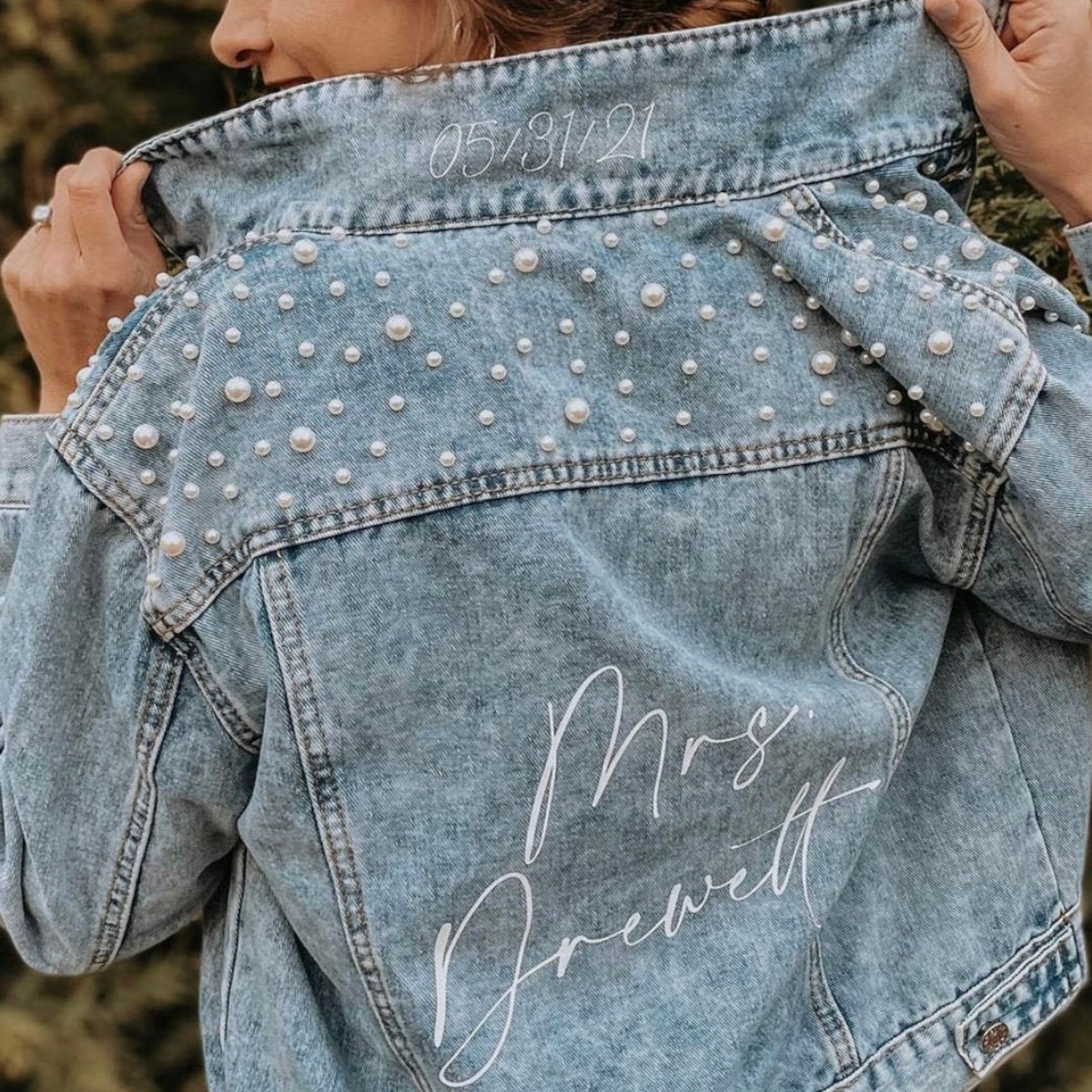 Mrs Pearl Jean Jacket | Custom Bride Jean Jacket | Mrs Denim Jacket | Personalized Jean Jacket | Bridal Gift | Bridal Pearls - Etsy