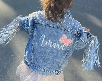 Kleine Mädchen personalisierte blaue Perle Jeansjacke | Blumenmädchen Jeansjacke | Baby Jeansjacke | Kleinkind Jeansjacke | Kundenspezifische Mädchenkleidung